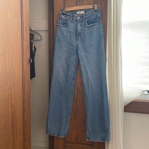 Abercrombie - High Rise 90s Relaxed Fit - Size 26